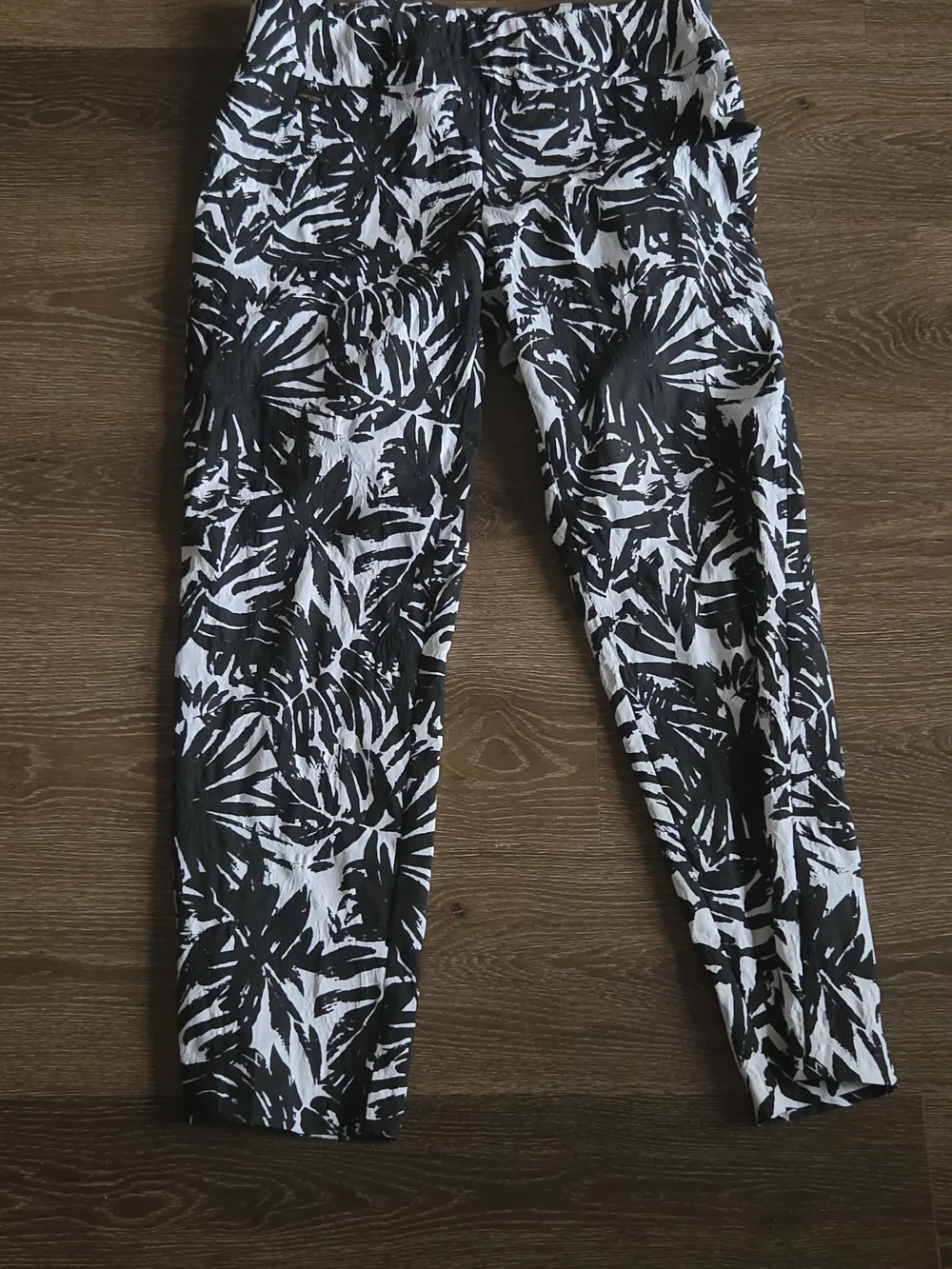 LISETTE Black and White Abstract Leaf-Print Skirt Sz Large